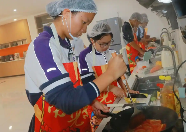 学段为阶依据不同年级孩子的认知特色设置梯度化劳作项目